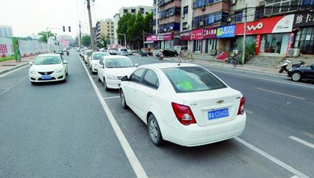 來看鄭州首創(chuàng)“內(nèi)嵌式”停車位長啥樣？