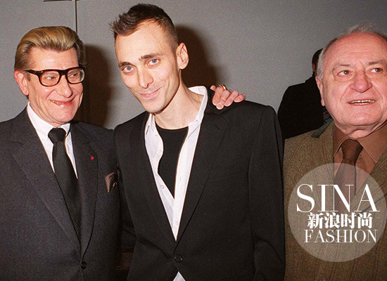 Yves-Saint-Laurent、Hedi-Slimane、Pierre-Bergé在Dior后臺的合影