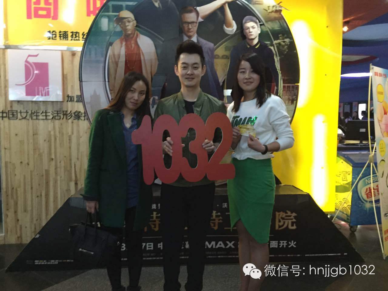 傳說(shuō)中的Johnny終于現(xiàn)身啦！還是美女魅力大哦。帥哥美女好養(yǎng)眼，小編忍不住要多看幾眼呢。