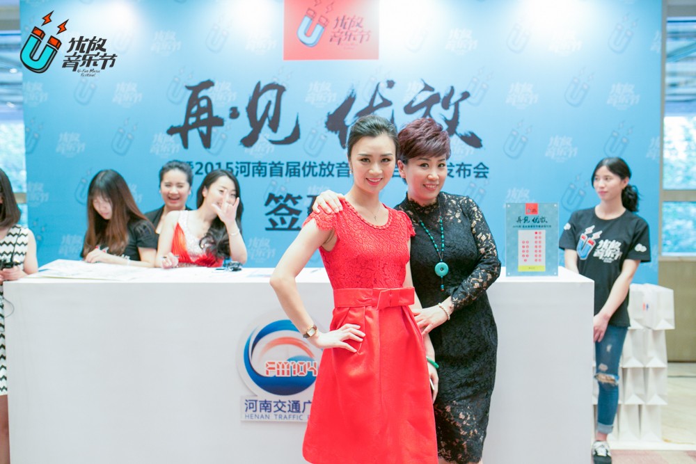 貼心的南方姐姐和美女主播小佩，海洋是不是每天都要流口水呀！