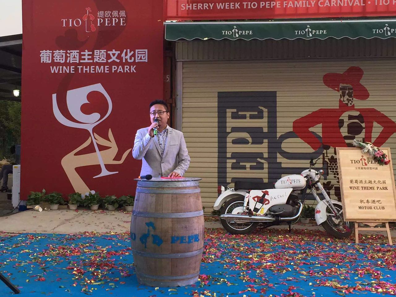 我們的巖歐巴出場嘍！真的是迷倒臺下一片！