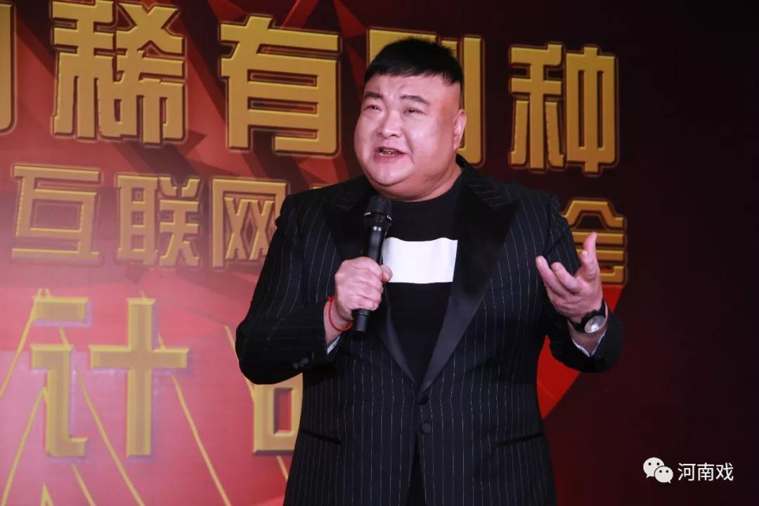 中國曲藝家協(xié)會副主席、著名相聲表演藝術(shù)家范軍作為藝術(shù)家代表致辭，并演唱稀有劇種太康道情《王金豆借糧》