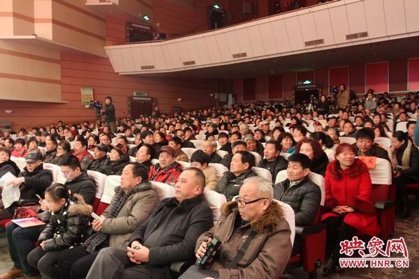 晚會現(xiàn)場座無虛席