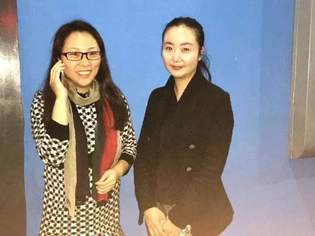 娛樂(lè)976主持人丁蘭邀請(qǐng)奧斯卡會(huì)堂影城范經(jīng)理現(xiàn)場(chǎng)連線