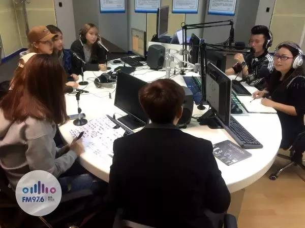 正式直播的時(shí)候，美少女們都非常認(rèn)真哦！