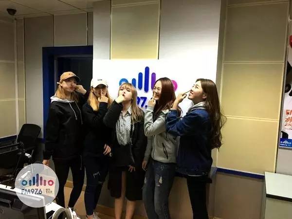 豬鼻行動(dòng)！預(yù)備……按！長(zhǎng)腿妹妹都是天然美女哦！