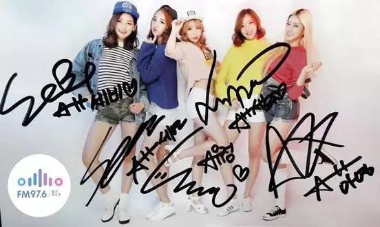 哎呦不錯(cuò)哦！路飛收到美女們的簽名照，到底中意哪一位呢？