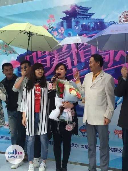 海波瞞著妻子，請來妻子的家人，耿梅驚喜感動(dòng)，喜極而泣~