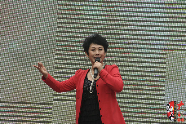 著名豫劇表演藝術(shù)家魏俊英現(xiàn)場演唱豫劇《紅菊》選段“十祝?！?、《五世請纓》選段“先王爺封我是個(gè)長壽星”