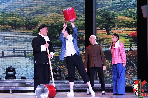 第五場，素雅青年豫劇團(tuán)徐國言飾老支書