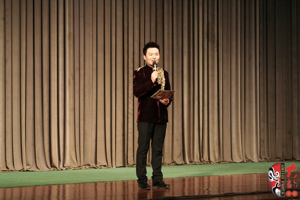 主持人：著名戲曲節(jié)目主持人、河南電臺(tái)戲曲廣播“當(dāng)家小生”月陽