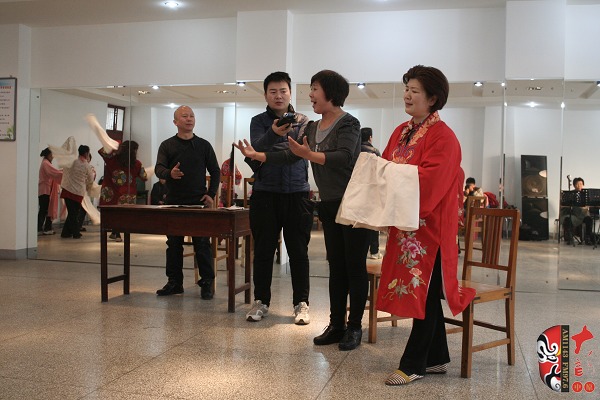 著名戲曲節(jié)目主持人、河南電臺(tái)戲曲廣播當(dāng)家小生月陽(yáng)錄制現(xiàn)場(chǎng)花絮