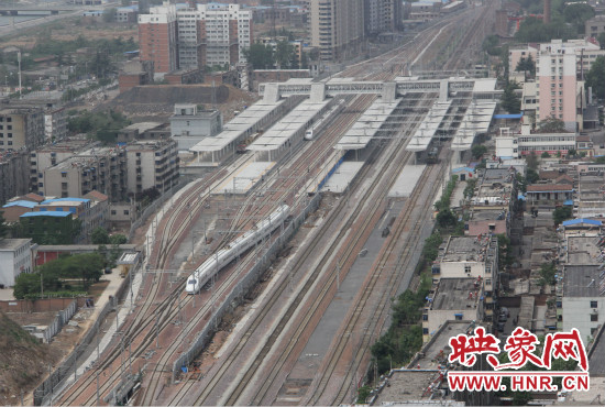 本次運(yùn)行試驗(yàn)由2列CRH2A型動(dòng)車組擔(dān)當(dāng)，計(jì)劃試驗(yàn)速度為每小時(shí)200公里。
