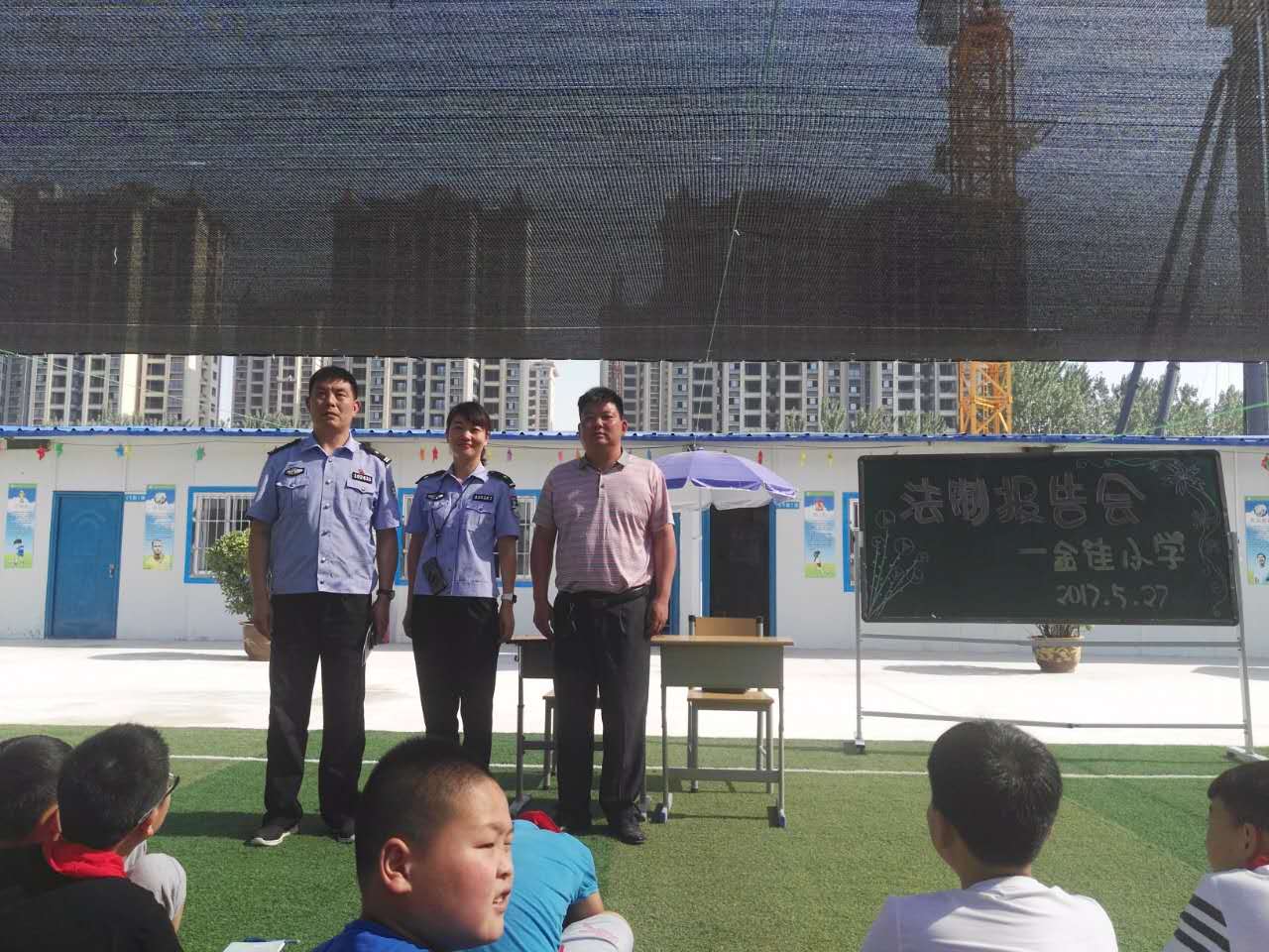 馮建嶺副校長(zhǎng)強(qiáng)調(diào)法制教育的重要性