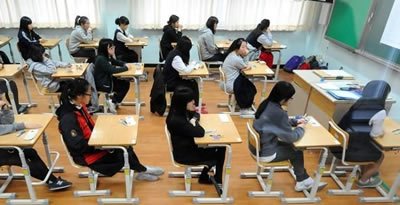 　藝術(shù)生不僅需要專(zhuān)業(yè)課優(yōu)秀，文化課成績(jī)也必須達(dá)標(biāo)