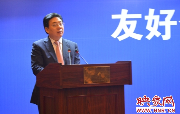 市委副書記、市長李柳身出席簽約儀式并講話