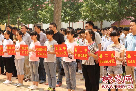 經(jīng)過一周的廣泛宣傳動員，全縣教育系統(tǒng)共捐款174113元。