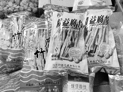 內(nèi)黃腐竹含吊白塊被曝光后，市場上內(nèi)黃產(chǎn)腐竹難覓蹤跡。攤主所售產(chǎn)品大多出自河南許昌和河北保定