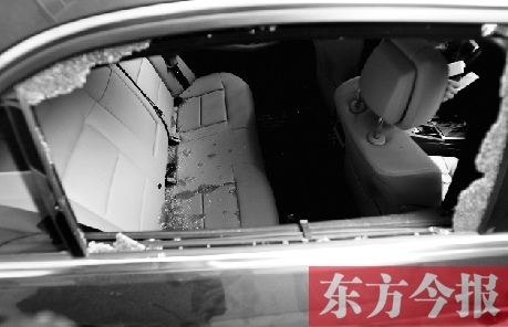 前日晚，鄭州市順河路一家屬院，一輛汽車(chē)被撬，物品被盜