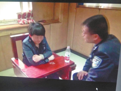 肇事司機(jī)李某歸案后，接受警方的訊問(wèn)。