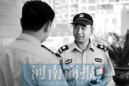 現(xiàn)在的劉阿春，在鄭州一家酒店當(dāng)保安經(jīng)理
