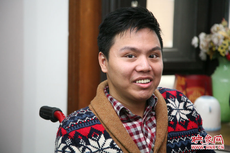 練完歌后，海龍害羞的朝著記者笑了下，說自己發(fā)揮的不好。