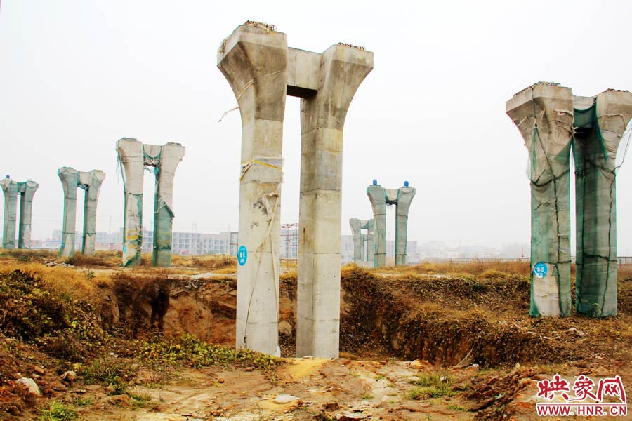 相關(guān)負(fù)責(zé)人也對(duì)外表示，投資15個(gè)億的項(xiàng)目，實(shí)際到賬的只有6000多萬元，所以工程被迫停下。