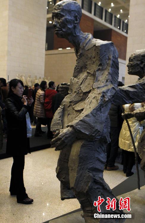紀(jì)念南京大屠殺遇難同胞雕塑展亮相國家博物館 紀(jì)念南京大屠殺遇難同胞雕塑展亮相國家博物館