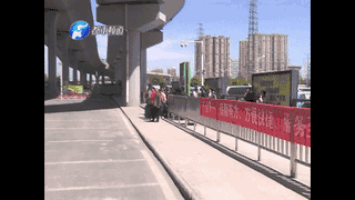 女子乘公交遭竊 車(chē)長(zhǎng)機(jī)智抓小偷