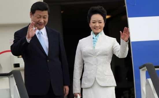 習(xí)近平和夫人彭麗媛在坦桑尼亞。資料圖