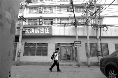 北京工商學(xué)院注冊(cè)地址西城區(qū)大醬坊胡同3號(hào)院，已經(jīng)是其他單位的辦公地點(diǎn)?！　【┤A時(shí)報(bào)記者潘之望攝