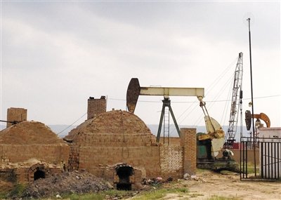 正在作業(yè)的揭蓋井，位于定邊縣紅柳溝鎮(zhèn)紅柳溝村。