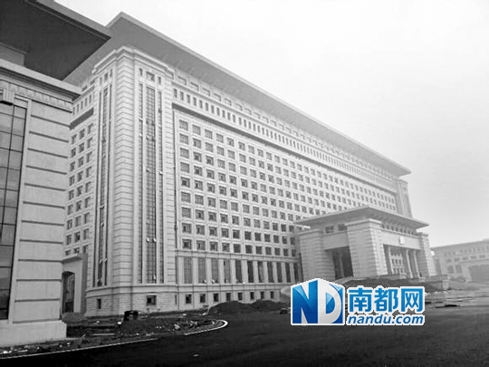 圖片顯示，湖南攸縣新建的發(fā)展中心樓群氣派，廣場龐大。 圖片來源：天涯論壇