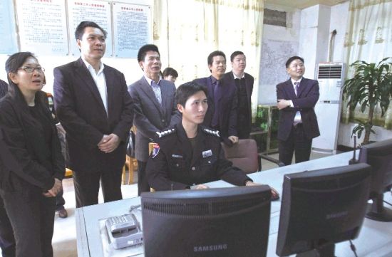 國(guó)家民政部農(nóng)村社區(qū)驗(yàn)收評(píng)估組對(duì)南海區(qū)農(nóng)村社區(qū)建設(shè)進(jìn)行檢查驗(yàn)收。