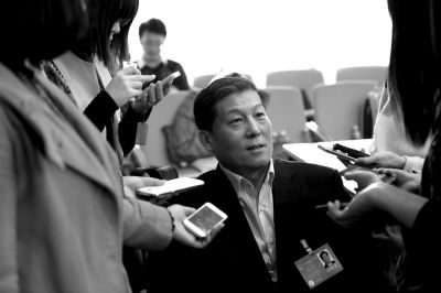 昨天，北京市高院院長慕平接受媒體采訪。京華時(shí)報(bào)記者張斌攝