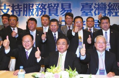 去年10月，多位大陸臺(tái)協(xié)會(huì)長(zhǎng)舉行記者會(huì)，一同為服貿(mào)協(xié)議喊話，希望臺(tái)當(dāng)局盡年快完成審議。圖/東方IC