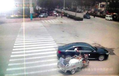 23日中午，陳母被突然噴毒。新京報記者 王瑞鋒 攝