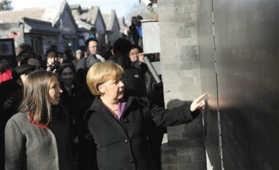 2012年2月2日，北京，默克爾來到南鑼鼓巷游覽。