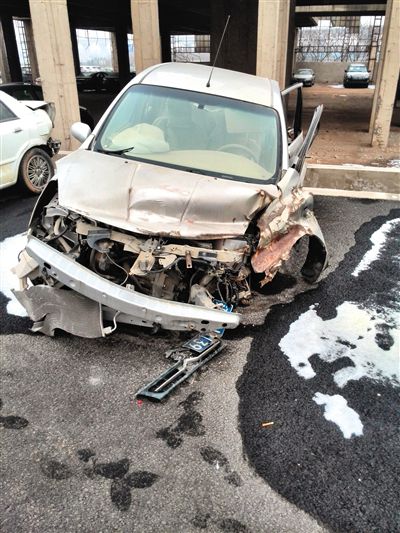 事發(fā)轎車。吳英供圖