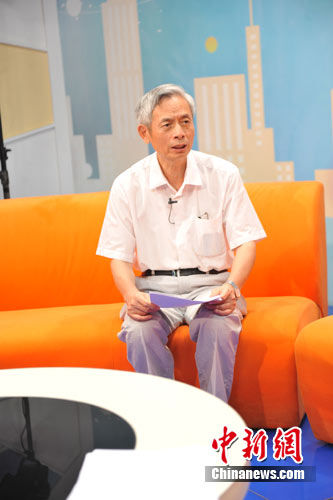 中國房地產(chǎn)業(yè)協(xié)會(huì)名譽(yù)副會(huì)長(zhǎng)朱中一參加中新網(wǎng)房產(chǎn)頻道視頻訪談。