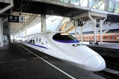 　白皮車 動車，高鐵基本全白色