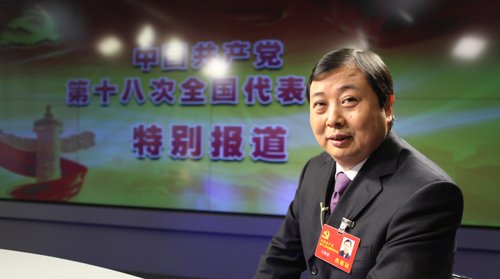 十八大代表，江蘇省江陰市華西村黨委書(shū)記、華西集團(tuán)董事長(zhǎng)吳協(xié)恩