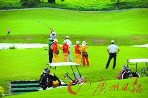 男子打高爾夫 揮桿時(shí)遭雷擊 男子打高爾夫 揮桿時(shí)遭雷擊