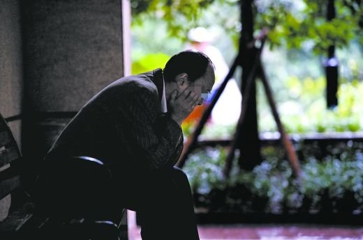 丹丹不能和爸爸進(jìn)行很好的溝通，爸爸傷透了腦筋。