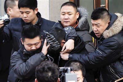 男子持刀綁架女友高喊“別離開我”獲刑5年 男子持刀綁架女友高喊“別離開我”獲刑5年