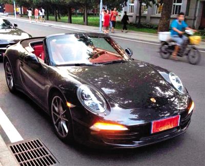 近日，一組“北體大畢業(yè)典禮豪車云集堪比車展”組圖在網絡爆紅。網絡截圖