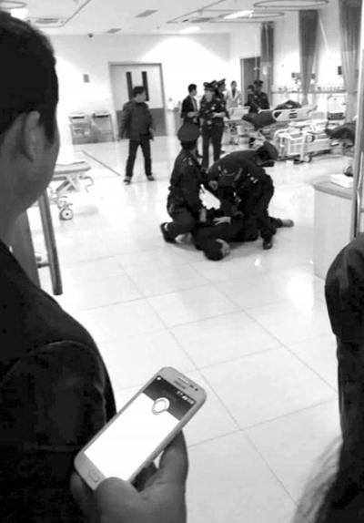 浙江持槍男子急診室行兇 輸液老人“躺槍”重傷 浙江持槍男子急診室行兇 輸液老人“躺槍”重傷