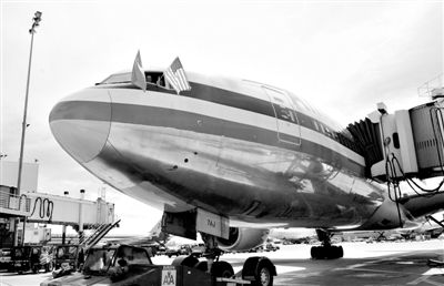 2011年4月5日，美國航空公司為洛杉磯至上海首條直飛航線的開通舉行剪彩儀式。目前，美國航空、美國聯(lián)合航空和達(dá)美航空已經(jīng)向中國提交了飛行計(jì)劃。