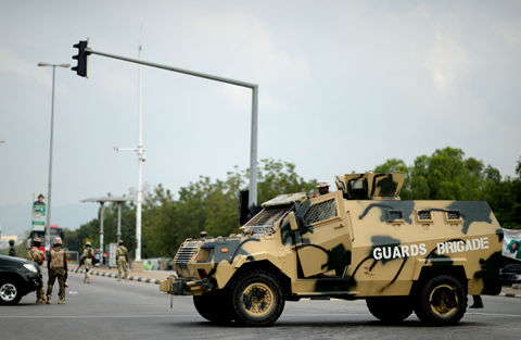 近日，尼軍警加強了對首都區(qū)的安保。 李涼 攝