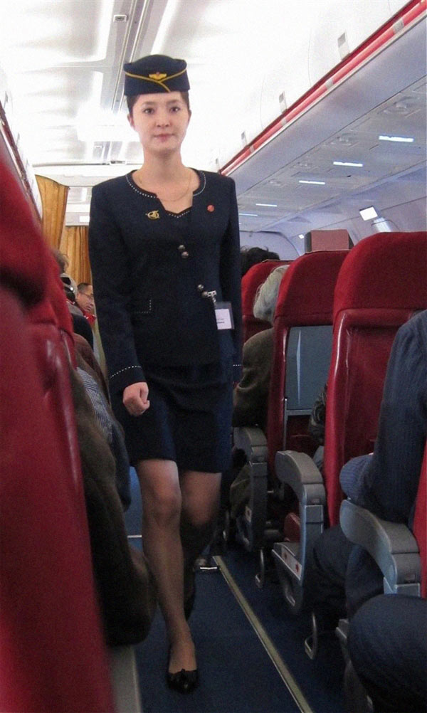 朝鮮領(lǐng)導(dǎo)人金正恩最近下令國營高麗航空的女空服員改穿比較短、比較緊的裙子。